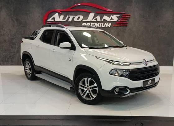 FIAT TORO 2.0 16V TURBO DIESEL FREEDOM 4WD AT9 FIAT TORO 2.0 16V TURBO DIESEL FREEDOM 4WD AT9